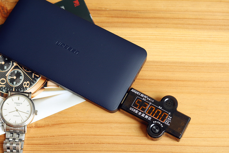 无线移动电源如何给苹果手机充电,苹果用充电宝充电不用官方数据线