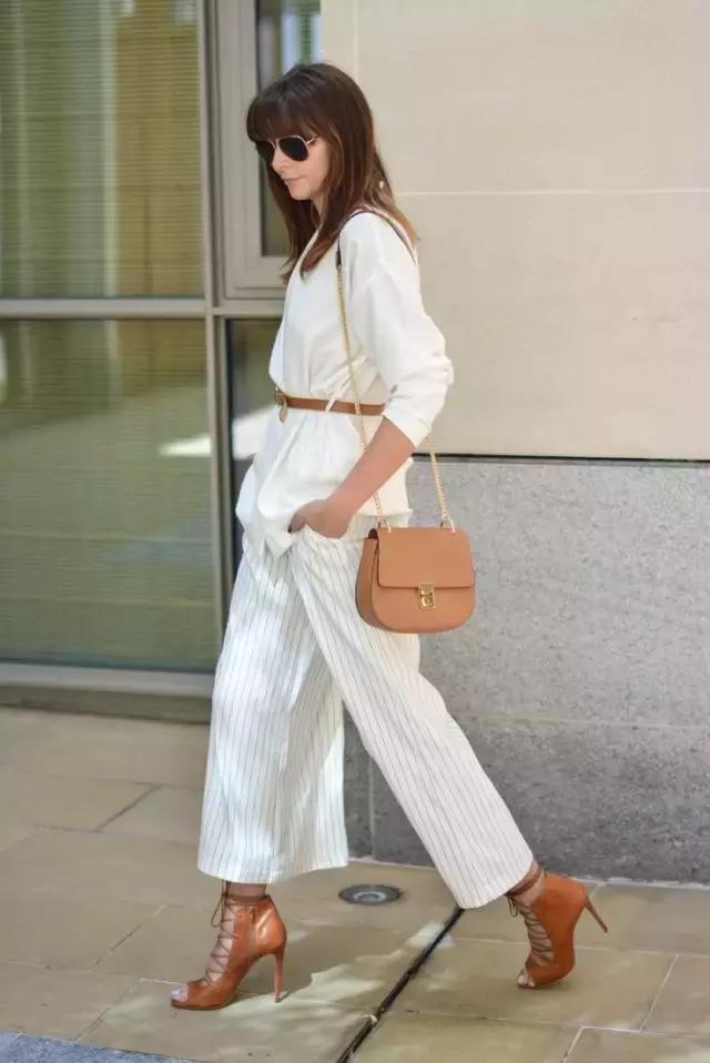 穿牛仔裤扎腰带还是不扎腰带好看,牛仔裤腰太松了有什么好看的腰带