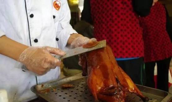 简述北京烤鸭的制作工艺流程,北京烤鸭的制作流程英语
