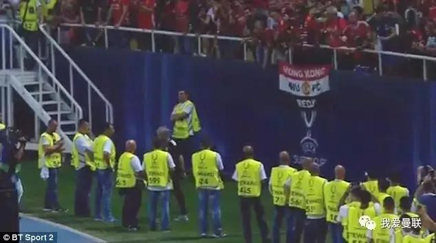 穆帅送奖杯,穆帅对曼联的承诺