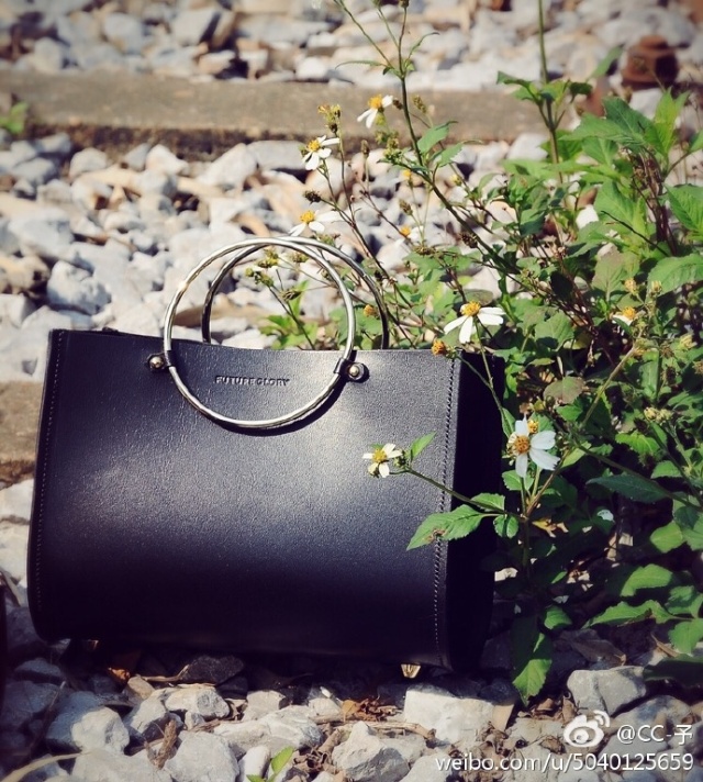 说到圆环包，我只服小众品牌FutureGloryCo.