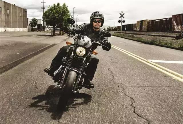 哈雷750rod和川崎650,买哈雷750还是买川崎650