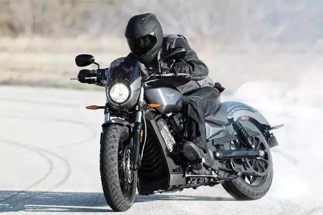 哈雷750rod和川崎650,买哈雷750还是买川崎650