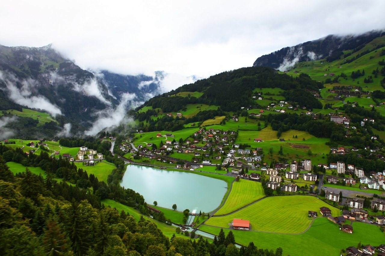 鐟炲+璐靛闈㈤儴spa,榛戠环甯pa鐟炲+