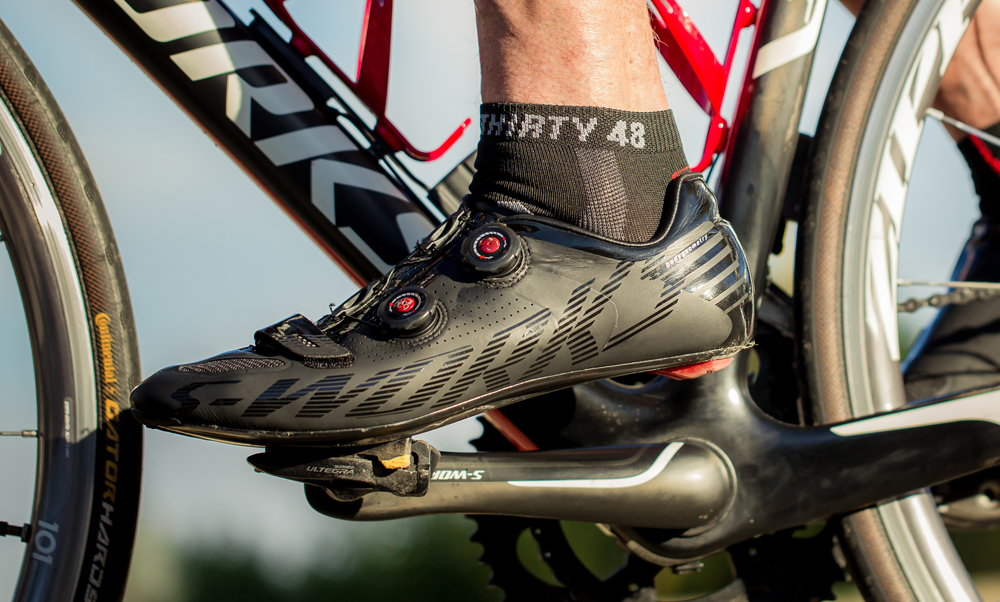 自行车踩踏费力怎么回事,骑自行车脚踩不稳怎么办