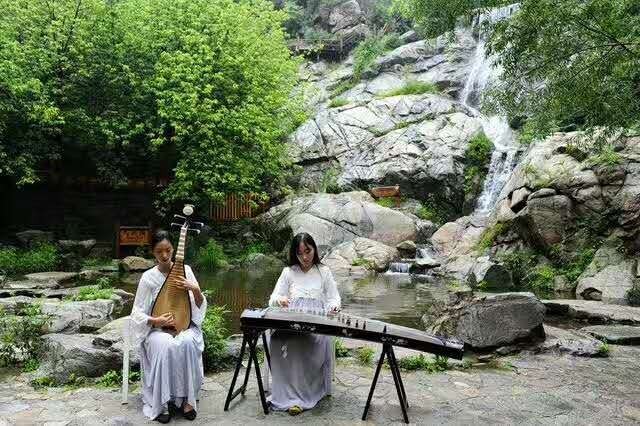 词风雅韵-冯振宇｜十里荷塘菡萏香一河碧水秀波光