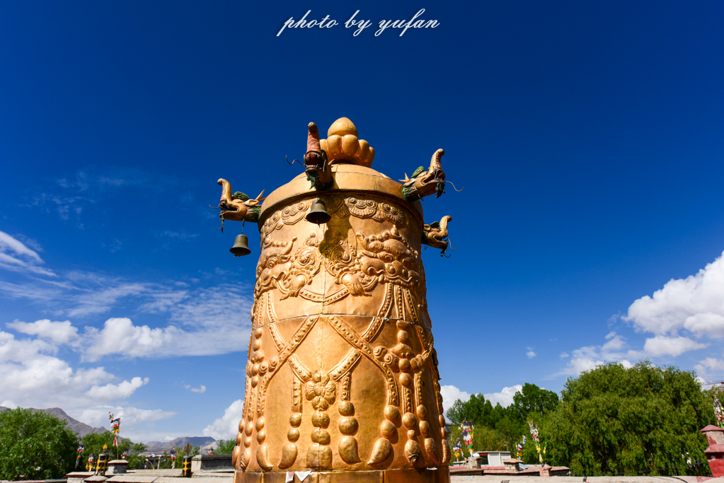 拉萨有哪几个寺庙,拉萨有一个建在山上的寺庙