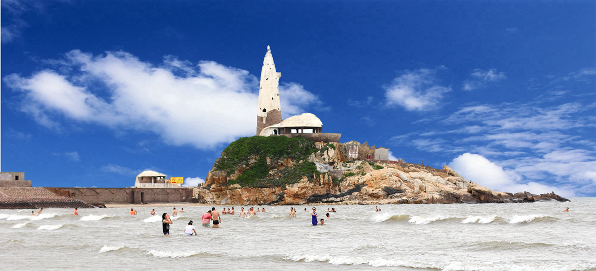 外国小哥脚上的水泡被踩烂,外国小哥下河洗脚摔进去了