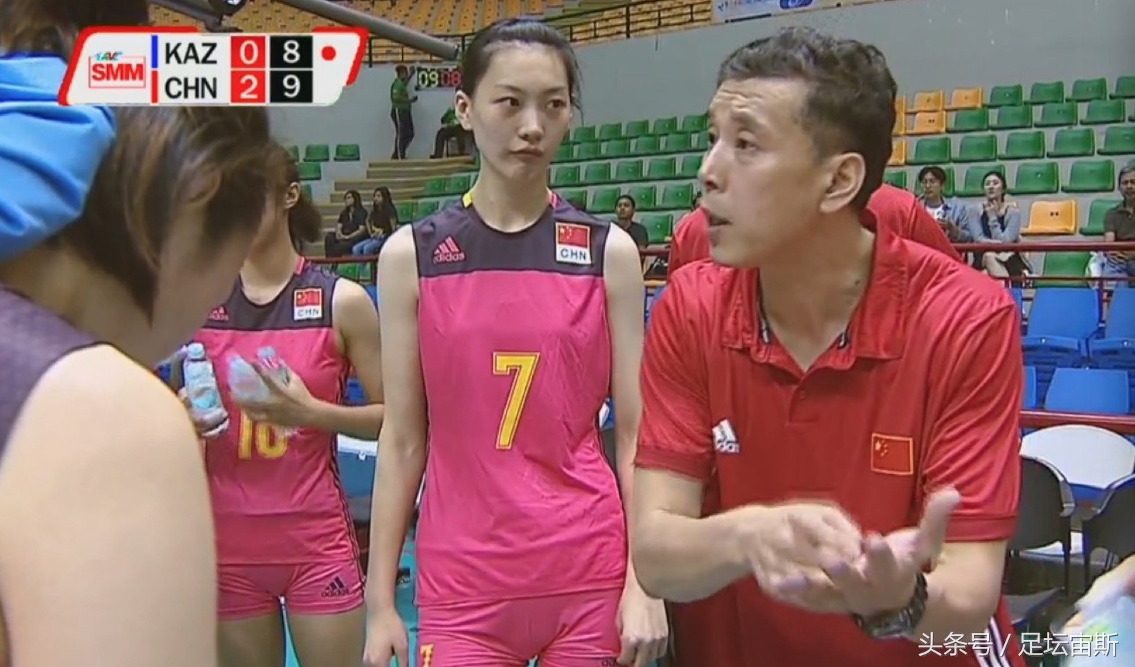 中国女排被打后反击,中国女排遭加拿大翻盘