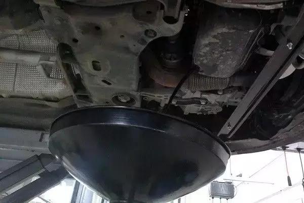 2017款帕萨特换机油抽还是放,帕萨特换汽油是抽好还是放好