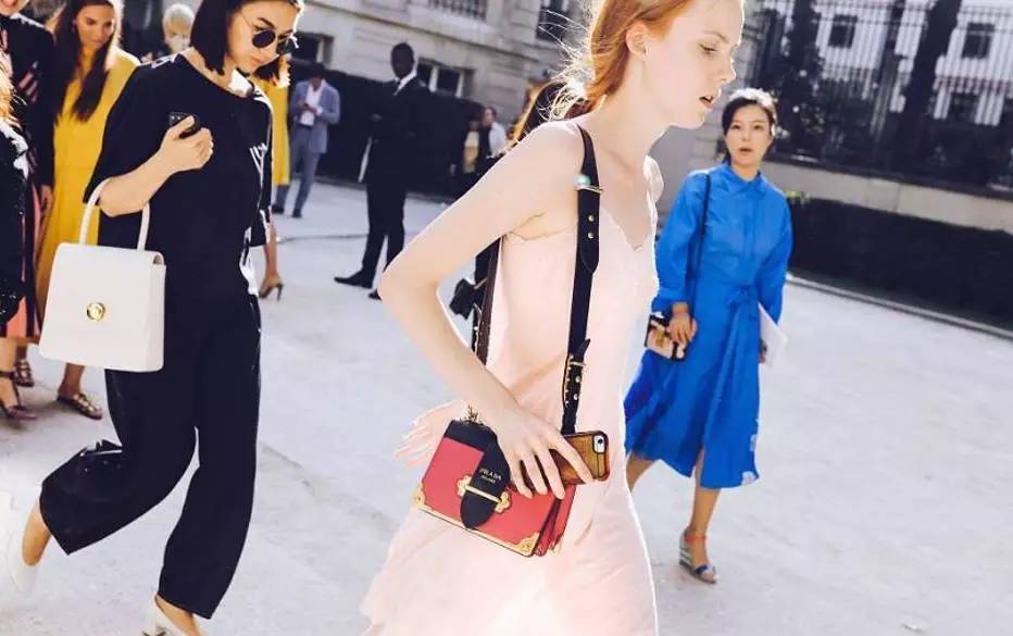 赵丽颖和杨幂白西装,别人家的男友