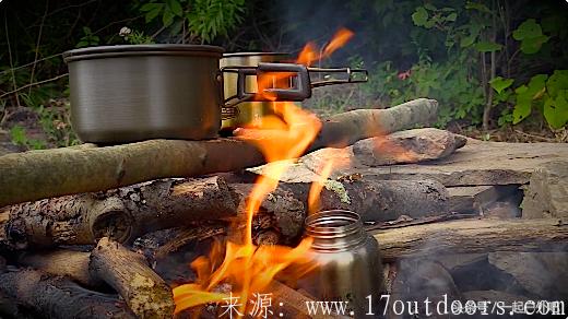 野外生存100种野营技巧,野外生存森林露营技能