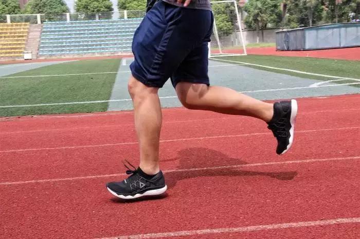 reebok什么跑鞋最好,䨻科技跑鞋踩开有多爽