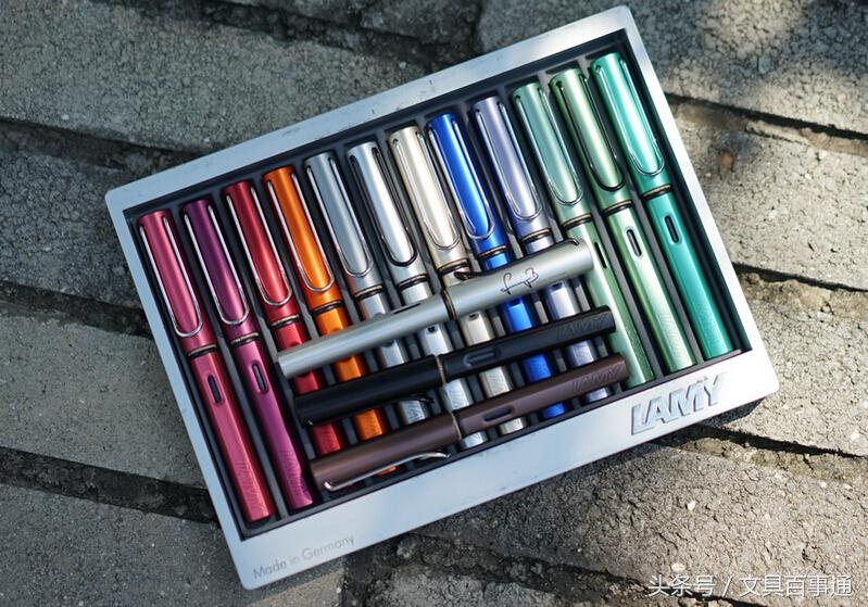 七夕单身又何妨，笔墨文具伴身旁