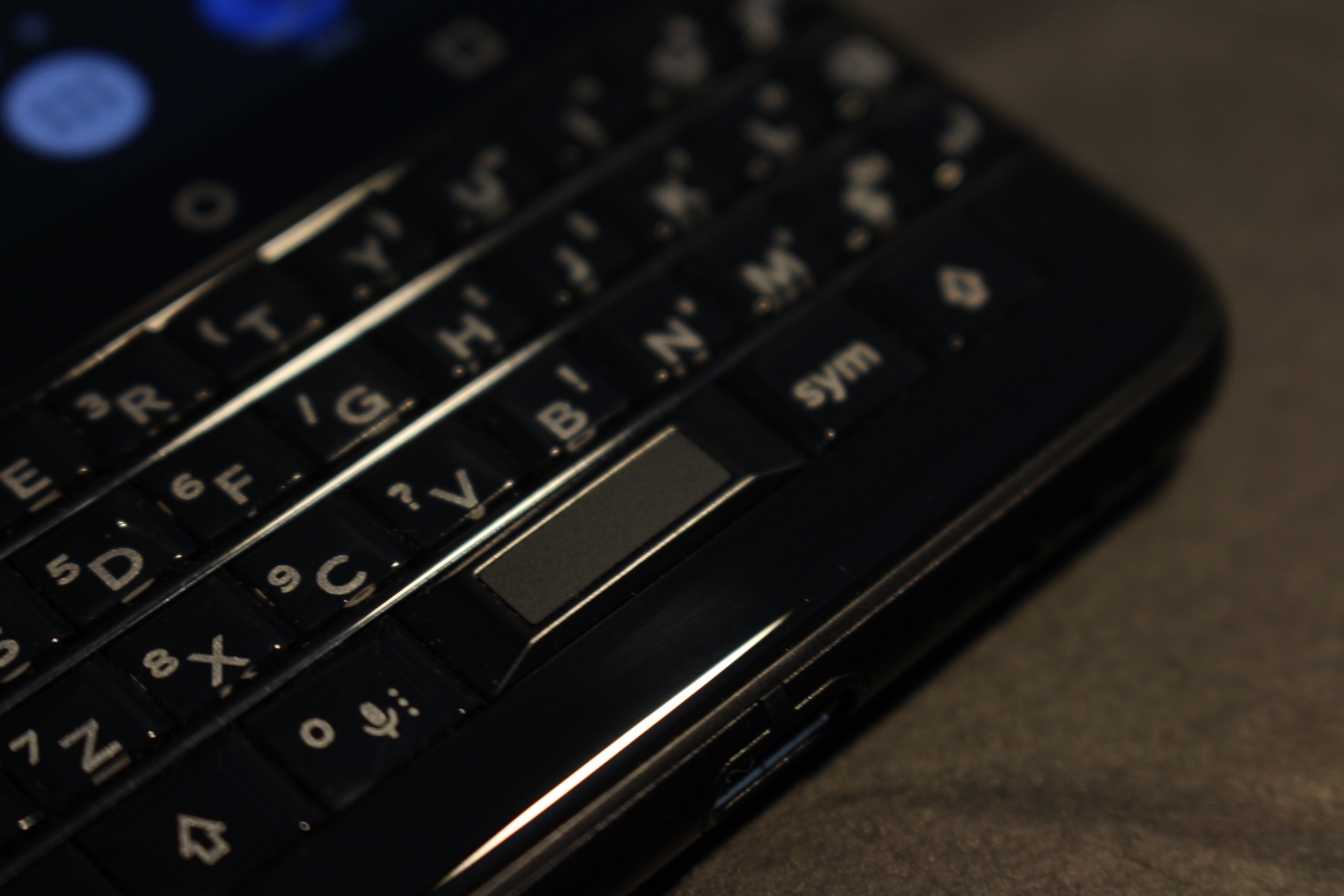 黑莓KeyOne国行上手评测：全键盘情怀的又一次升华