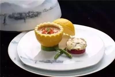 一般餐厅餐盘摆放技巧,餐厅上菜托盘