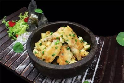 一般餐厅餐盘摆放技巧,餐厅上菜托盘