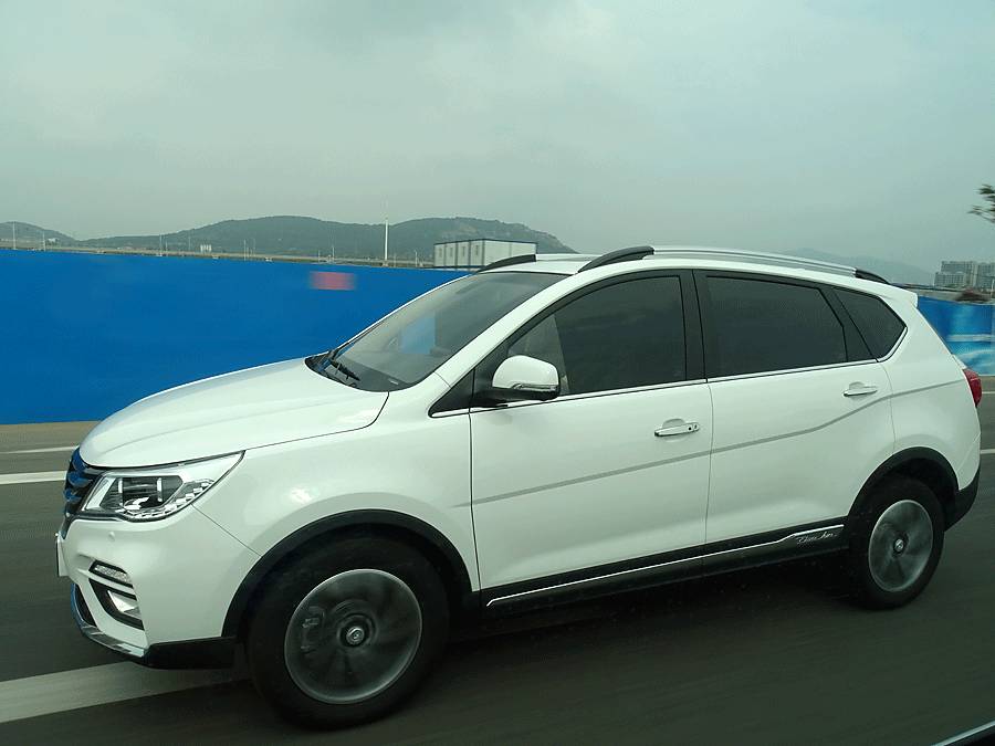 宝骏560半自动挡值得入手吗,2019款全新宝骏560自动挡顶配