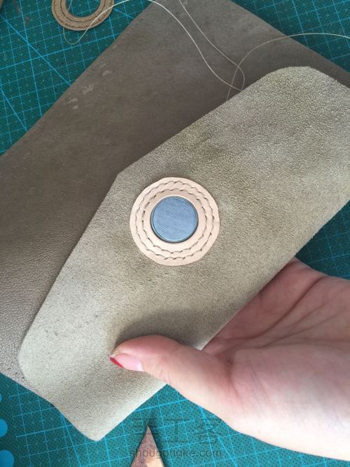 每个女孩子都要有个金锁,每个女孩都会带一个包吗