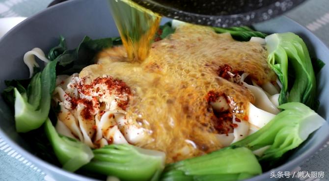 教你做一碗油泼辣子面,教你做油泼面的方法