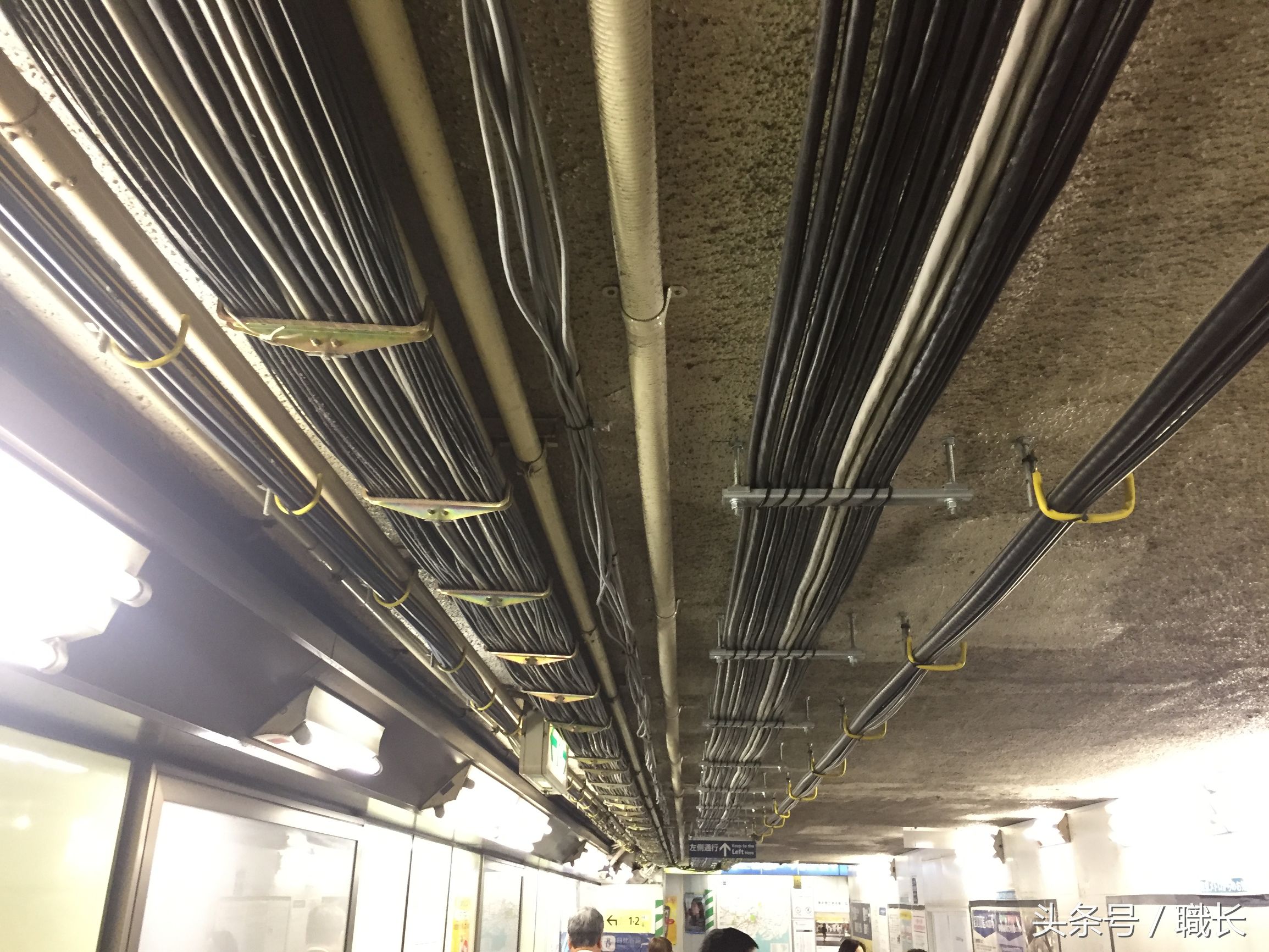 墙壁跑线不用穿线管可以吗,家装不穿线管可以吗