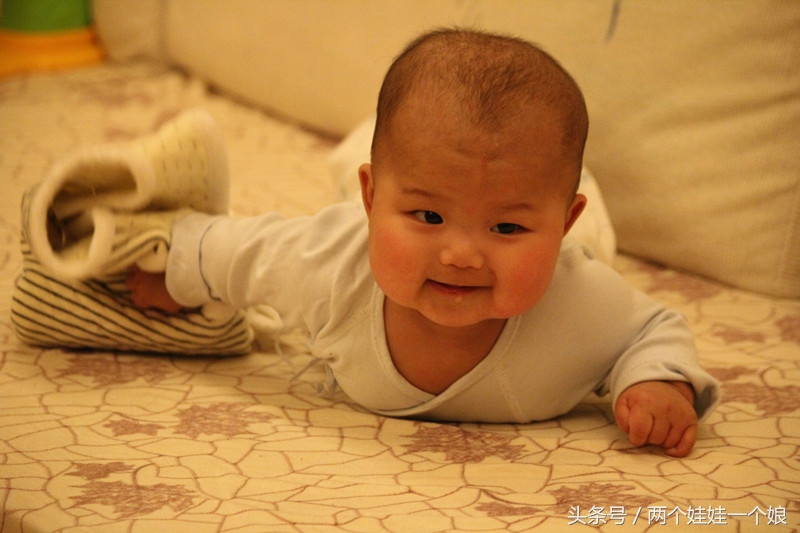 新生儿头皮血肿专家说手术，姥爷说不能碰！宝妈亲历总结7个经验