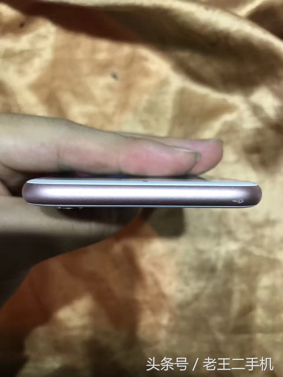 老王，我昨天淘了部64g的iPhone7，美滋滋