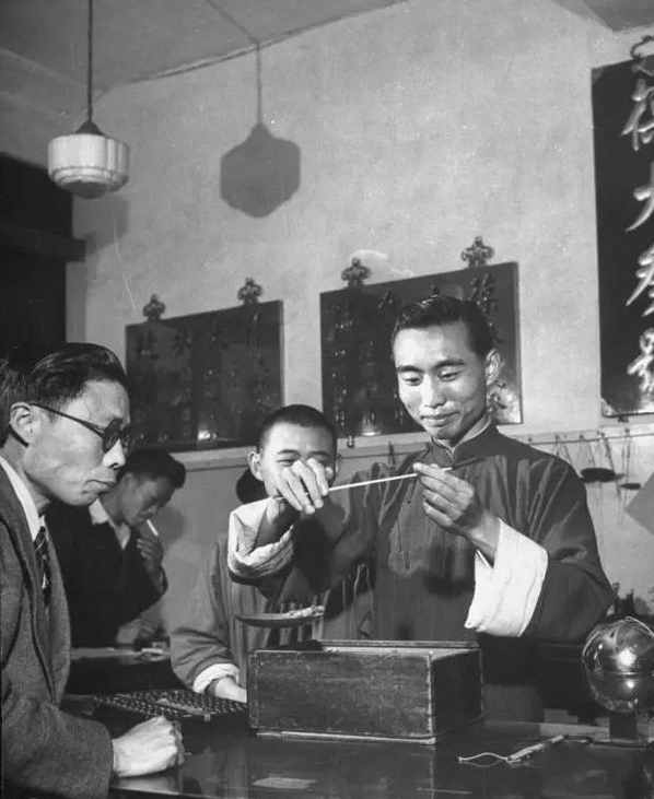 民国时期中药店,敢养这个动物,药店老板胆子太大了!