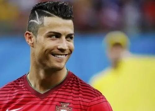 女朋友不懂球但是会陪你看球,女朋友不懂足球但是会陪我看球