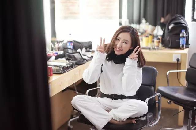 整牙戴的粉色的牙套,整牙给人带来的变化