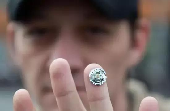 世界上最小手机测评,世界上最小的智能手机能有多耐用