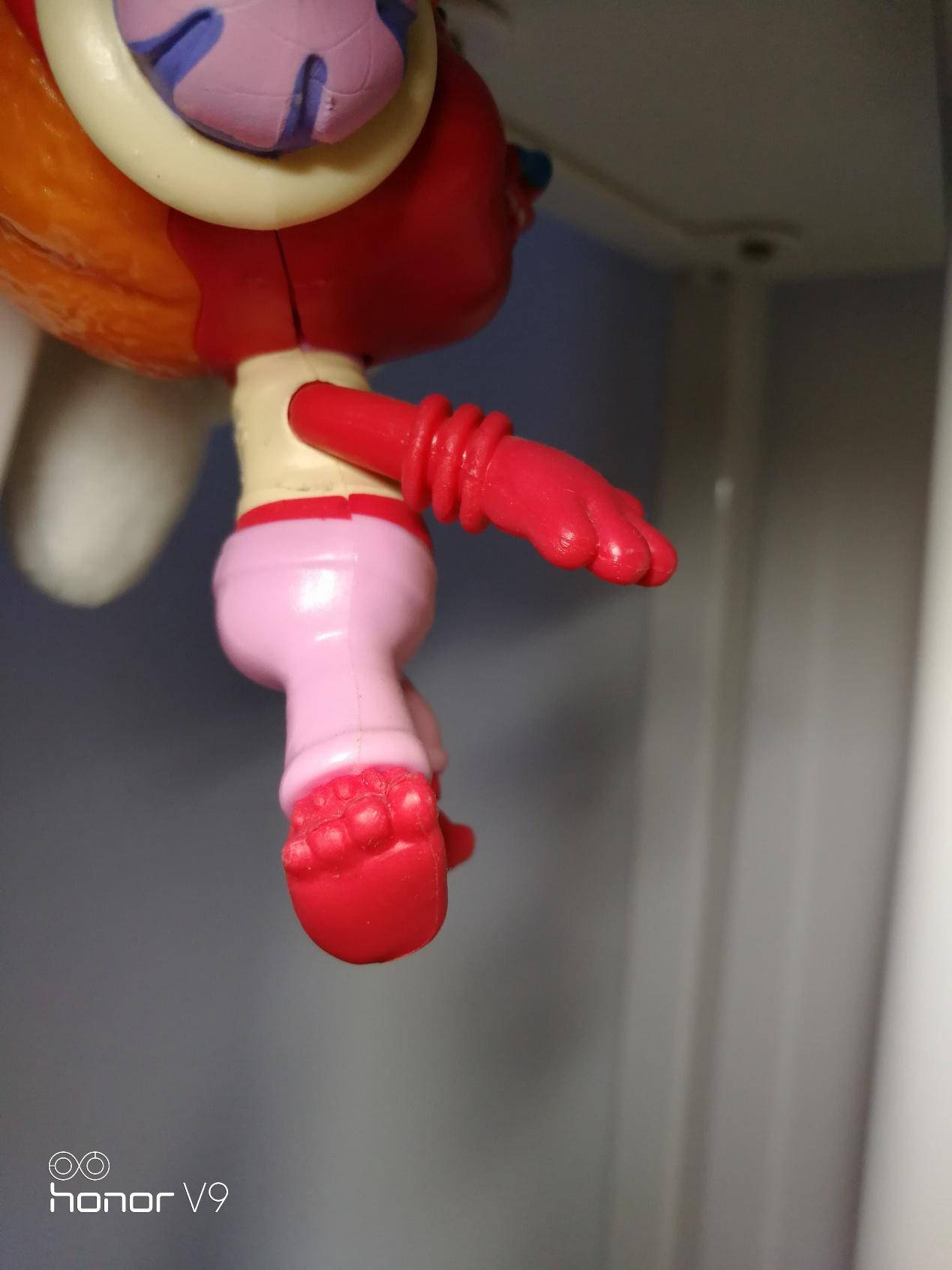 荣耀v9和荣耀9的性能有什么区别,荣耀9和荣耀v9哪个好值得买