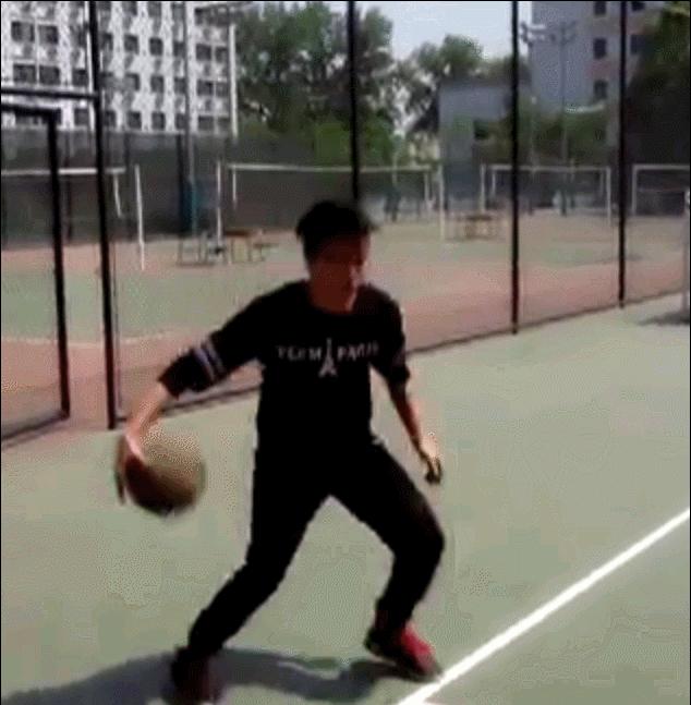 如何背后运球基础教学,篮球新手基础教程小学生背后运球