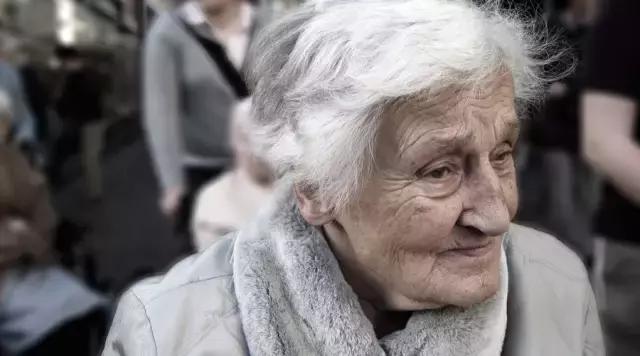 芒格人类错误认知倾向,芒格谈人性的视频