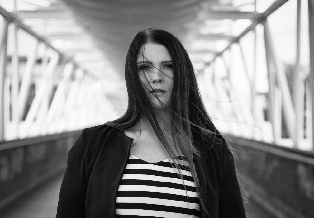 都说50mm是一生中必须拥有的镜头，但怎样才能用好它？