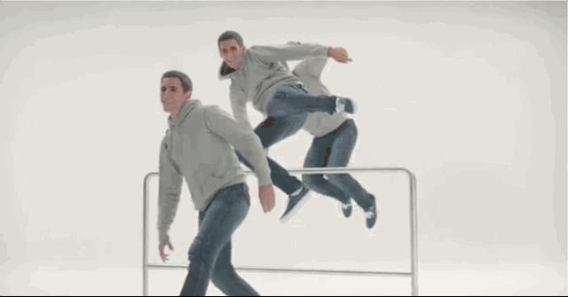 你在单车上看风景，别人却都在笑话你