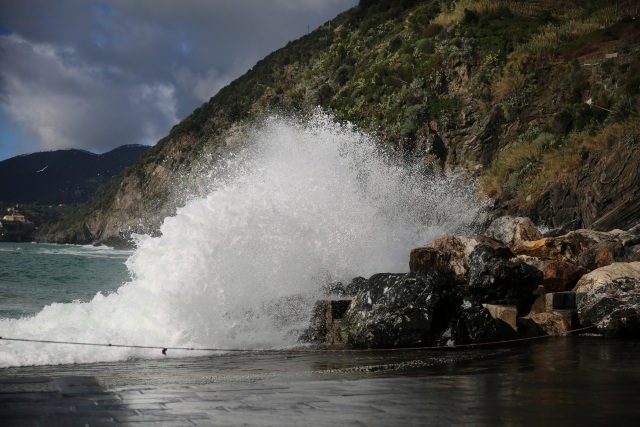 浜氬緱閲屼簹娴峰哺鏃呮父,浜氬痉閲屼簹灏忛晣娴疯竟