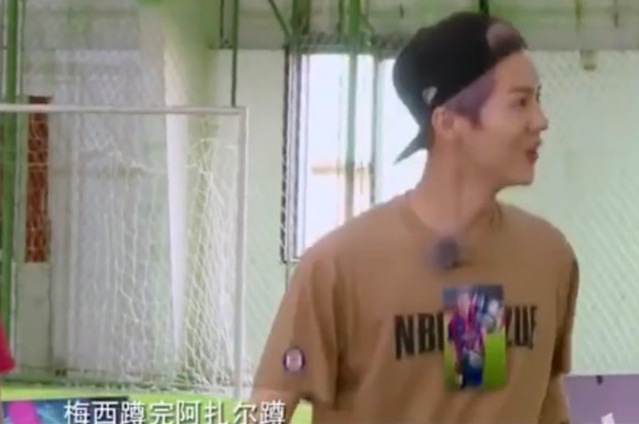 鹿晗乔欣打篮球,鹿晗玩萝卜蹲踢王勉