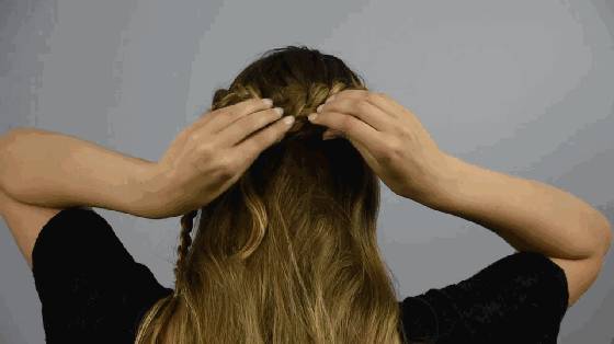 仙女式花环编发,戴头顶花环编发教程图解