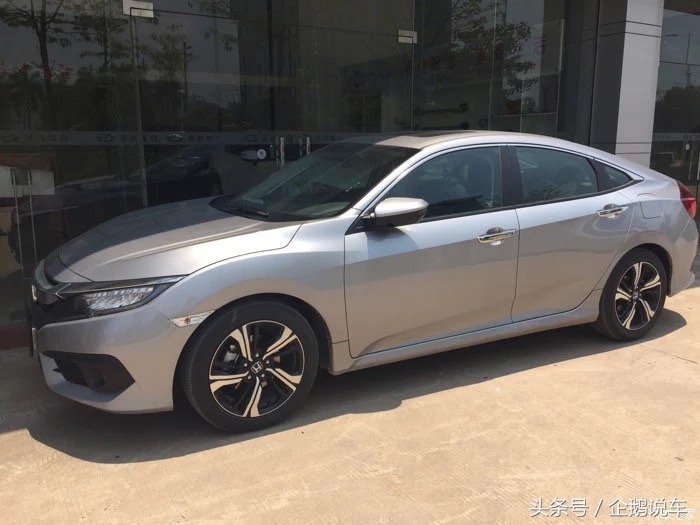 十代思域圣辉银和珍珠白 (十代思域圣辉银)