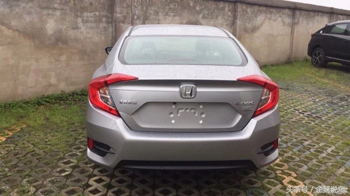 十代思域圣辉银和珍珠白 (十代思域圣辉银)