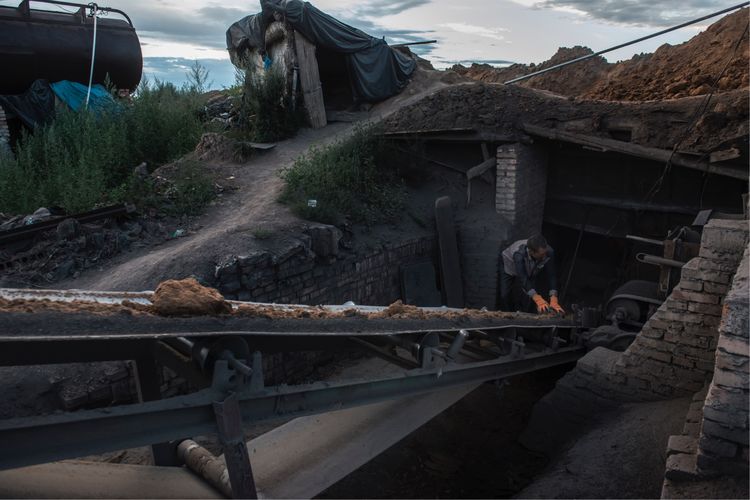 近距离了解砖窑厂烧制砖块的秘密