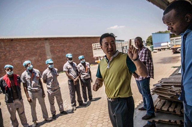 《战狼2》于谦精彩演绎非洲奸商，瞅瞅华人在非洲到底有多挣钱？