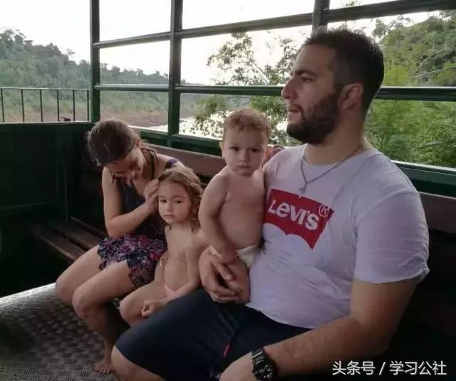 乐嘉带孩子徒步沙漠如何看待,乐嘉带4岁的女儿徒步