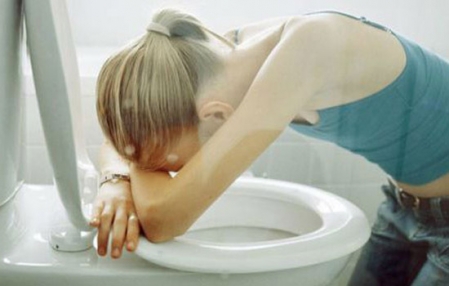 什么情况会引起恶心呕吐,恶心呕吐应吃啥可抑制恶心