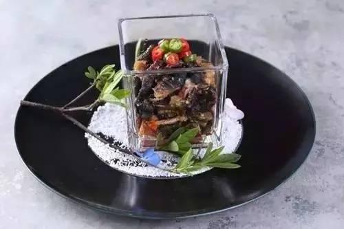 一般餐厅餐盘摆放技巧,餐厅上菜托盘