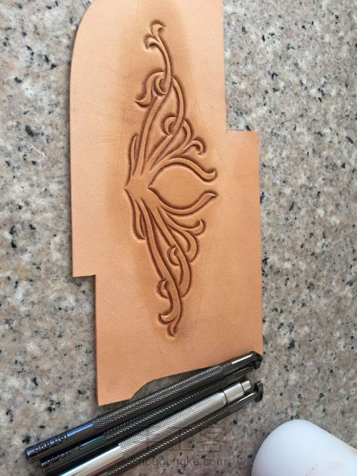 每个女孩子都要有个金锁,每个女孩都会带一个包吗