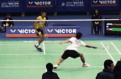 羽毛球技巧和步伐,羽毛球九大技术技巧之一平球