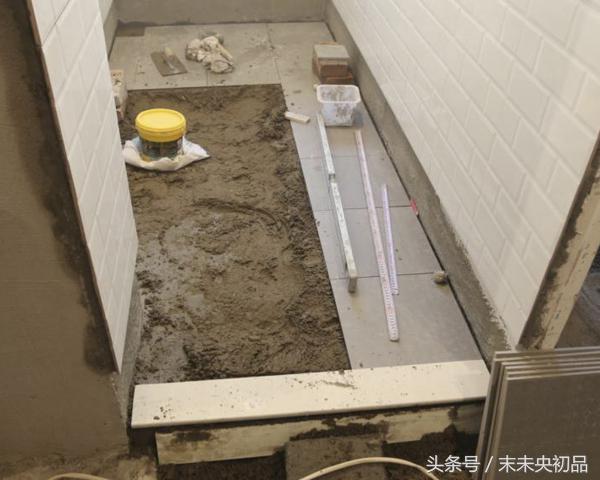 卫生间做防水后贴瓷砖为啥要空鼓,卫生间做完防水贴上砖有多厚