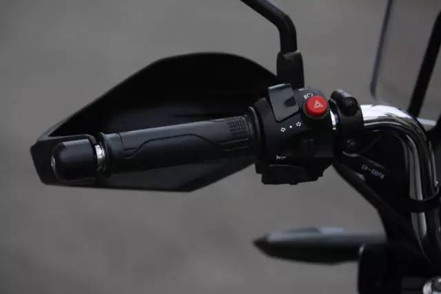 五羊本田猛鸷cb190x有时钟显示吗,猛鸷190对比新大洲本田cb190x